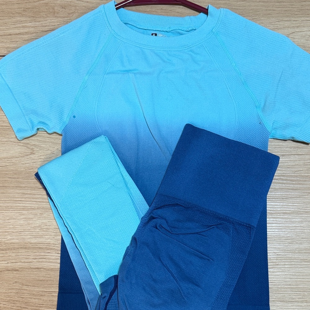 Women’s workout set, size Small